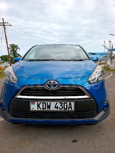 Toyota Sienta Hybrid