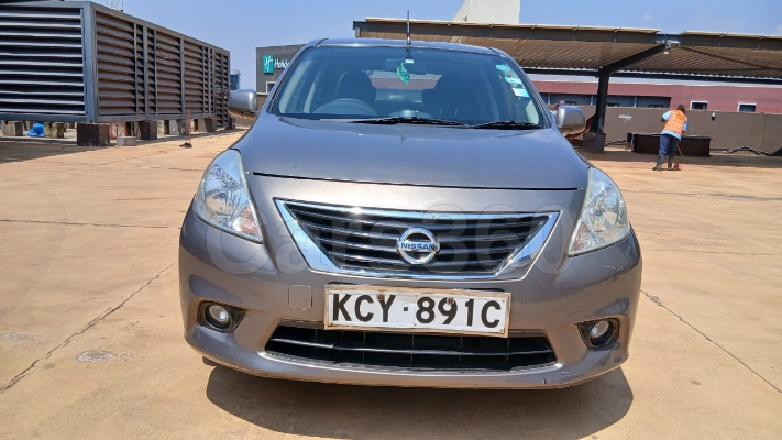 Nissan Tiida Latio